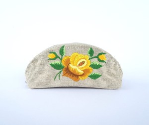 Mała lniana kosmetyczka/etui na okulary z haftem łowickim (żółta róża)