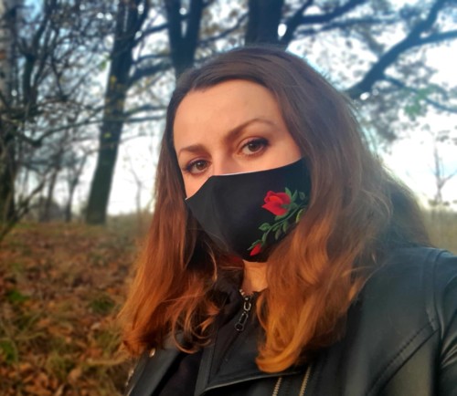 czarna maseczka róża III.jpg