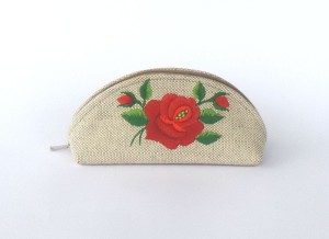 Mała lniana kosmetyczka/etui na okulary z czerwoną łowicką różą