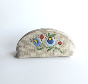 Mała lniana kosmetyczka/ etui na okulary z haftem kaszubskim