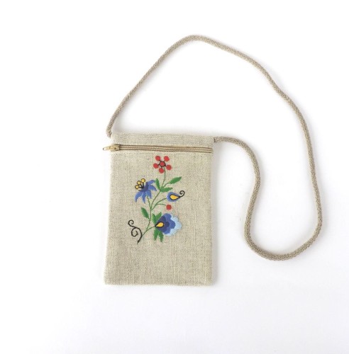 paszportówka lniana haft kaszubski.jpg