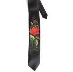 Krawat ozdobiony czerwoną łowicką różą